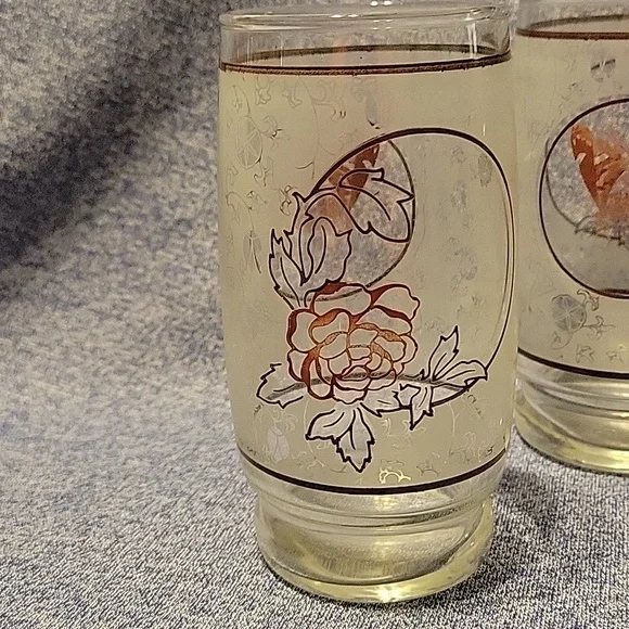 Vintage Anchor Hocking Floral & Butterfly Glass Set of 4. Frosted style glass - Picture 3 of 5